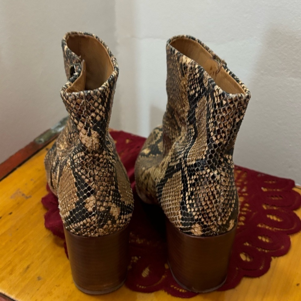 Leopard boots 7.5 - Picture 3 of 8